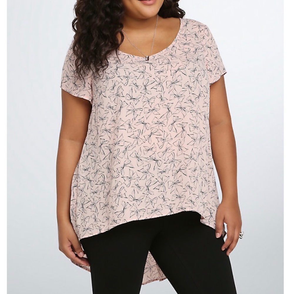 Beautiful pink torrid bow top Sz 1